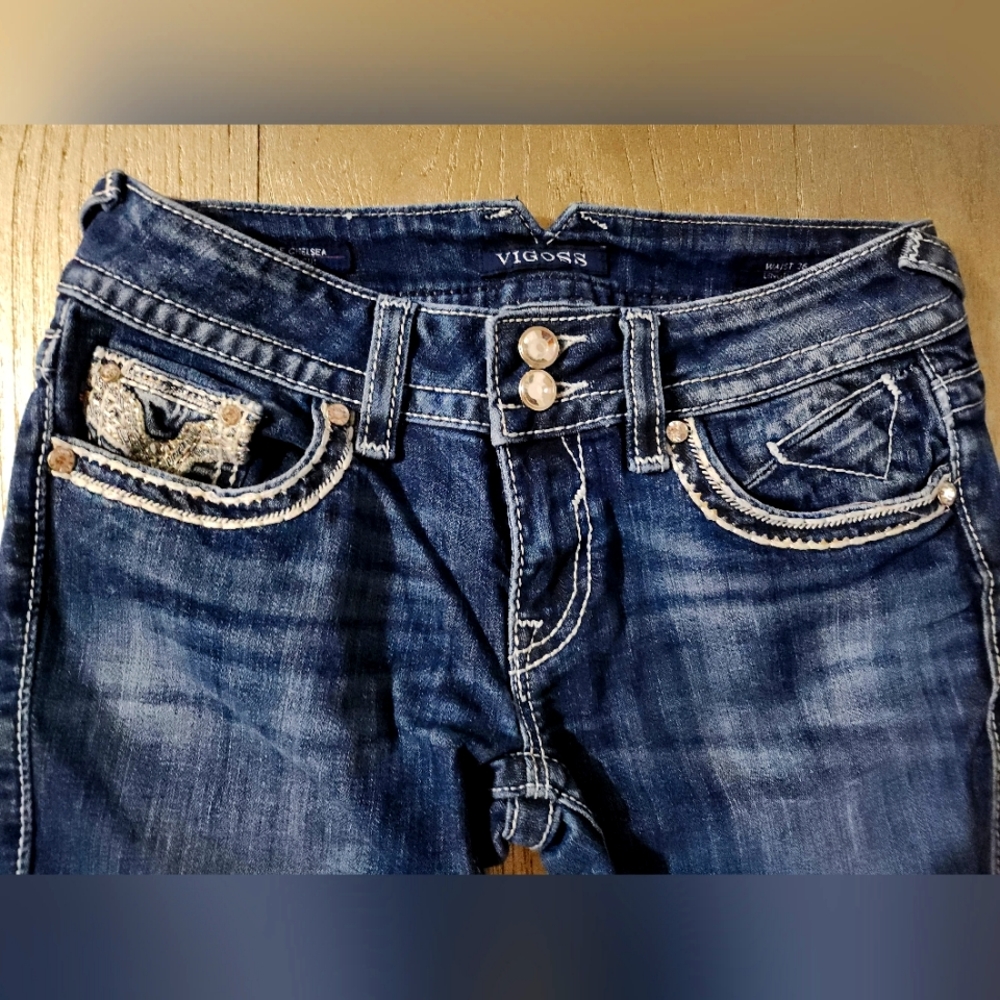 Vigoss Medium Wash Womens Jeans - Size 26. Inseam 32. Chelsea Boot Cut.
